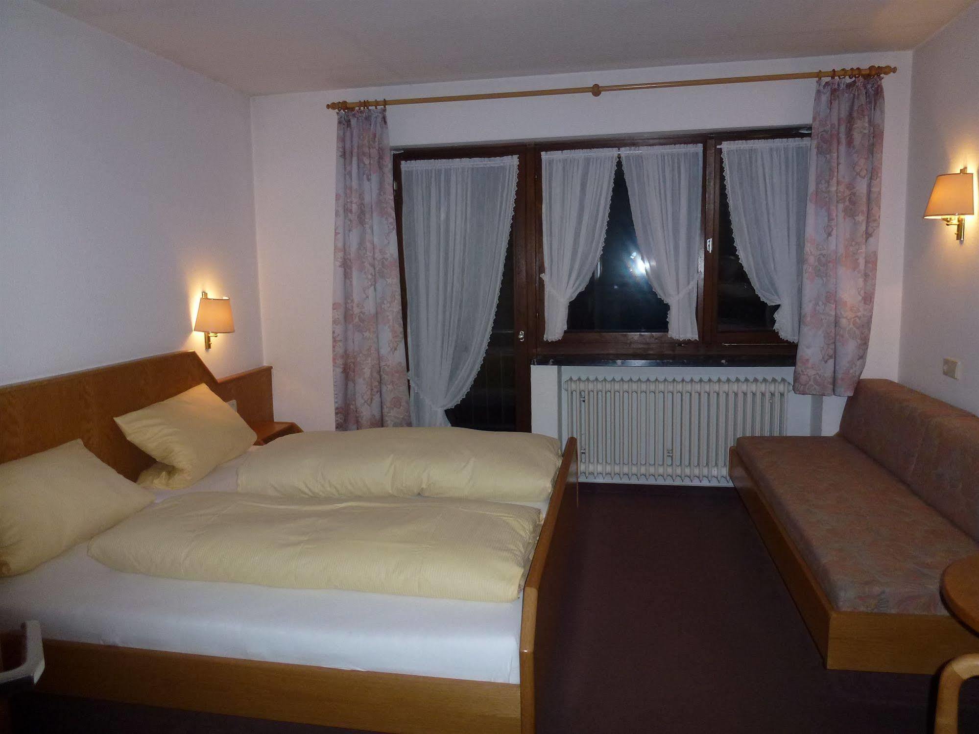Gasthof-Hotel Rebstock Winden im Elztal Exterior foto